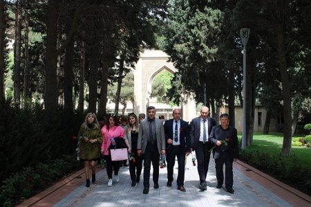 Scientists of the Institute of Philosophy and Sociology visited the grave of great leader Heydar Aliyev in the Alley of Honors