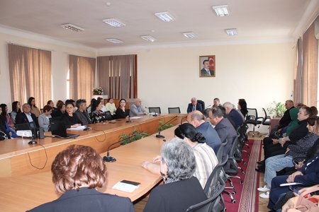 “Azərbaycanda və Pakistanda sufizm: qarşılıqlı təsir və özəlliklər” mövzusunda Dəyirmi Masa keçirilib