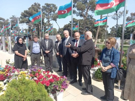 Anım Günü münasibəti ilə Şəhidlər Xiyabanına yürüş təşkil edilib