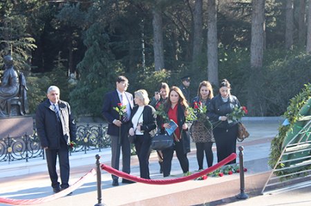 “Ümumdünya Fəlsəfə Günü”nə həsr olunmuş beynəlxalq konfrans keçirildi