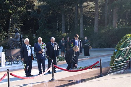 “Ümumdünya Fəlsəfə Günü”nə həsr olunmuş beynəlxalq konfrans keçirildi