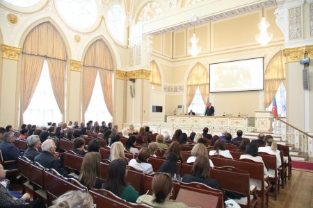 AMEA-da “Siyasi varislikdən siyasi liderliyə: Tarixi zəfərin memarı” mövzusunda tədbir keçirilib