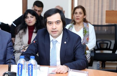 “Ümumdünya Fəlsəfə Günü”nə həsr olunmuş beynəlxalq konfrans keçirildi