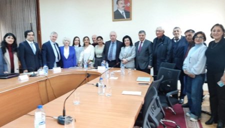 “Ümumdünya Fəlsəfə Günü”nə həsr olunmuş beynəlxalq konfrans keçirildi