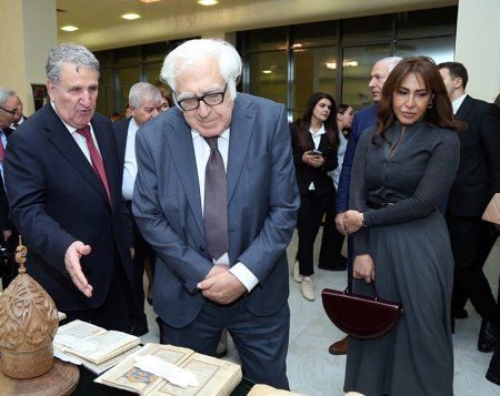 AMEA-nın təşkilatçılığı ilə “Füzulinin sənət dünyası və Akademiyanın Füzulinaməsi” mövzusunda tədbir keçirilib