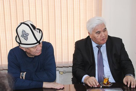 Qırğızıstan və Qazaxıstan alimləri institutun qonağı olublar