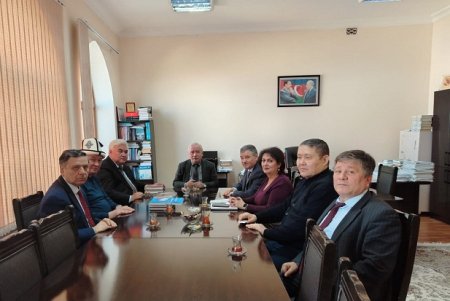 Qırğızıstan və Qazaxıstan alimləri institutun qonağı olublar