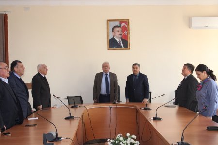 Heydər Əliyevin anım günü ilə bağlı tədbir keçirilib Heydər Əliyevin anım günü ilə bağlı tədbir keçirilib