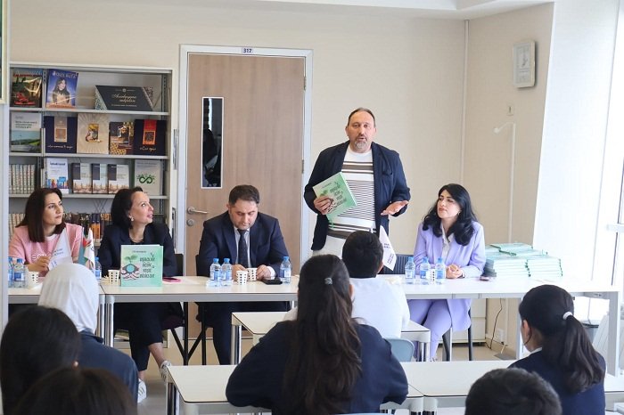 Elmi işçisi Hafizə İmanova “Uşaqlar üçün Yaşıl Biliklər” adlı uşaq kitabının təqdimat mərasimində iştirak edib