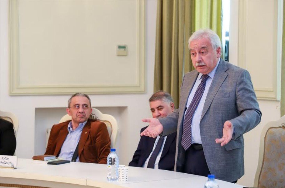 Professor İlham Məmmədzadə “Kitabi-Dədə Qorqud və qeyri-səlis məntiq” və “Qeyri-səlis məntiq və nitq-dil” kitablarının təqdimatında iştirak edib