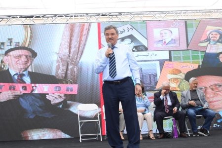 Tarix elmləri doktoru Eynulla Mədətli “Cavad Heyət və “Varlıq” dərgisi milli varlıq uğrunda mübarizədə” mövzusunda məruzə ilə çıxış edib