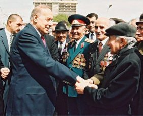 Dahi Lider Heydər Əliyev faşizm üzərində qələbədə Azərbaycan xalqının fəaliyyətini yüksək qiymətləndirmişdir